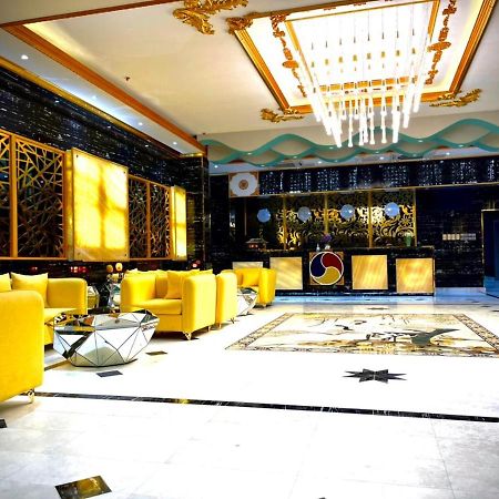Asian Hotel ドゥクム エクステリア 写真