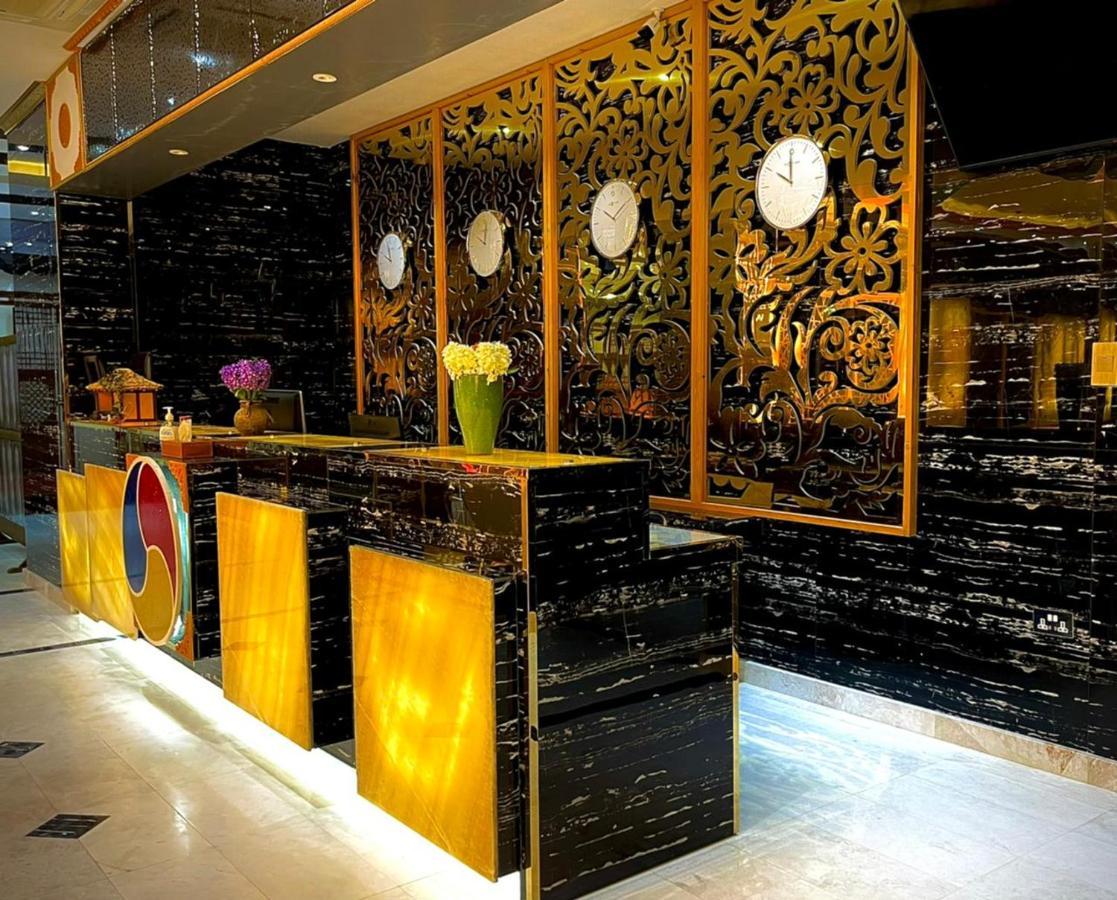 Asian Hotel ドゥクム エクステリア 写真