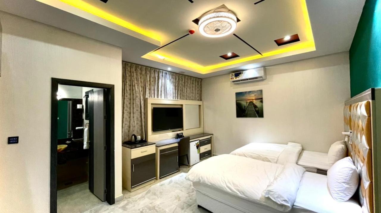 Asian Hotel ドゥクム エクステリア 写真